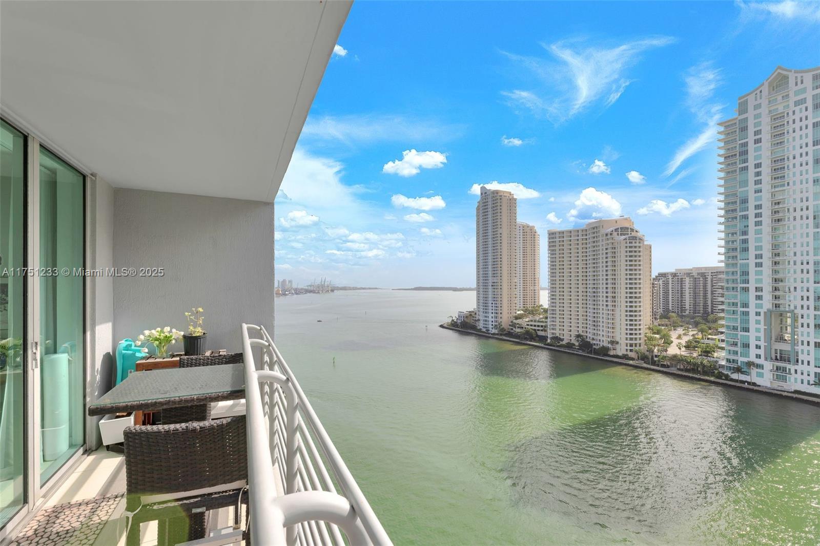325 S Biscayne Blvd #1715, Miami FL 33131