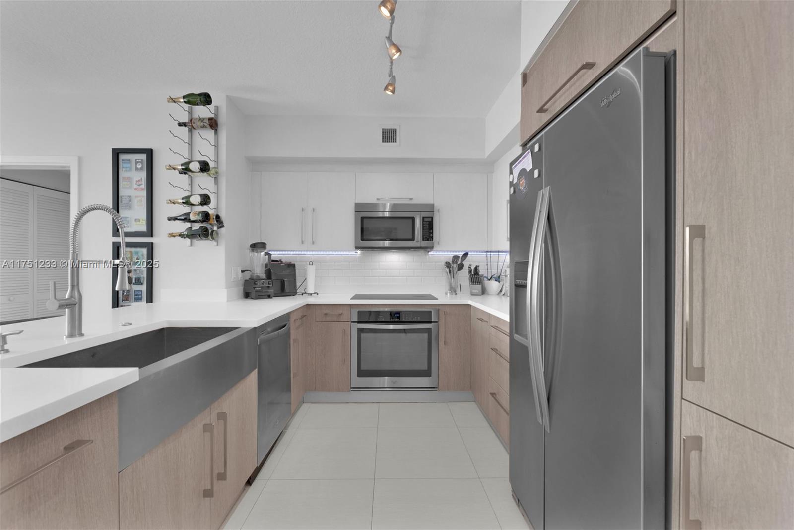 325 S Biscayne Blvd #1715, Miami FL 33131