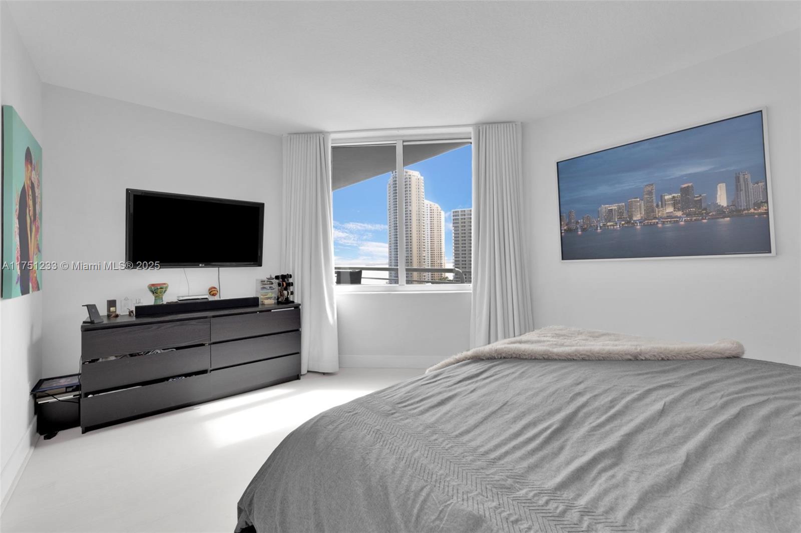 325 S Biscayne Blvd #1715, Miami FL 33131