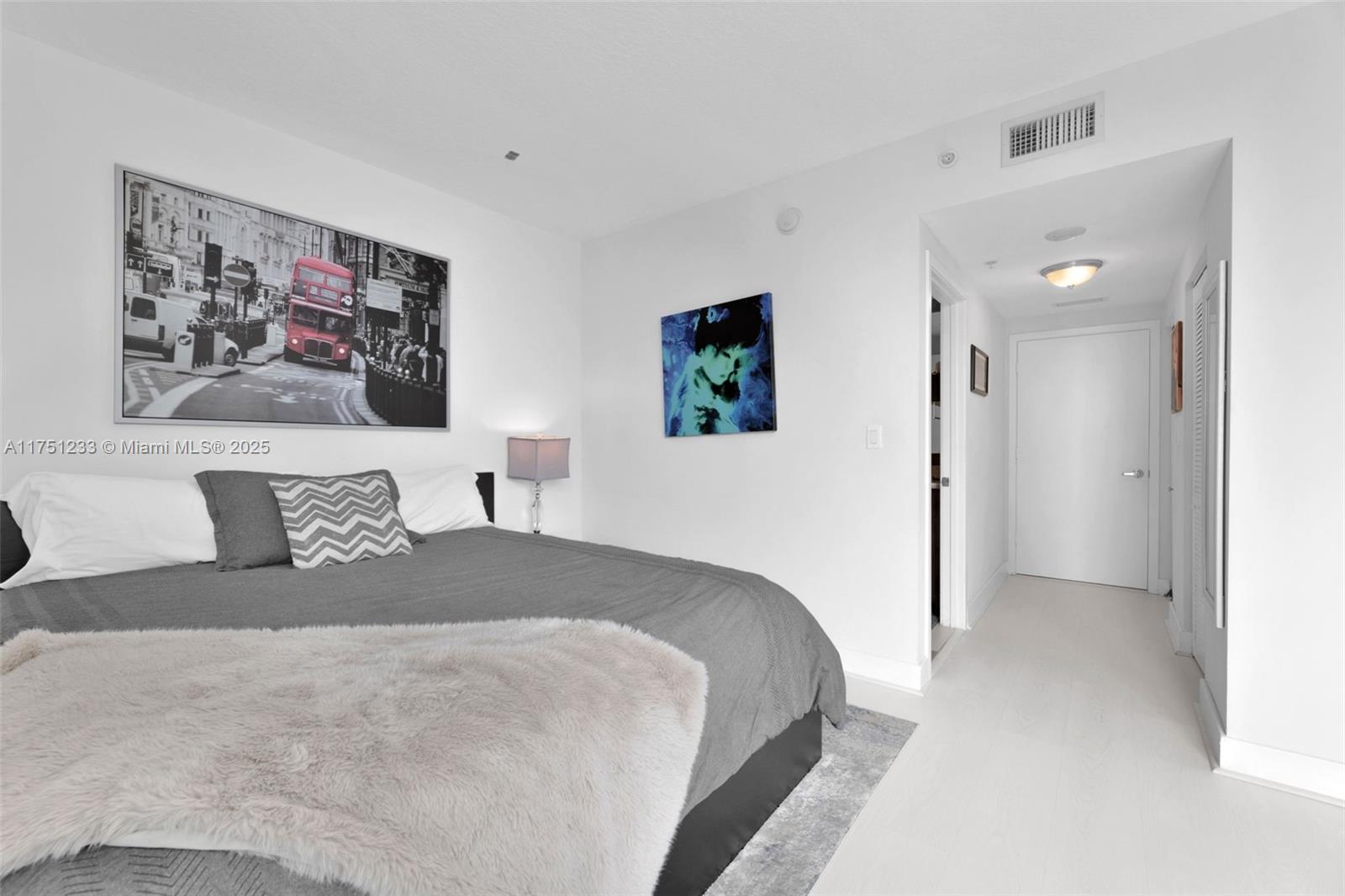 325 S Biscayne Blvd #1715, Miami FL 33131