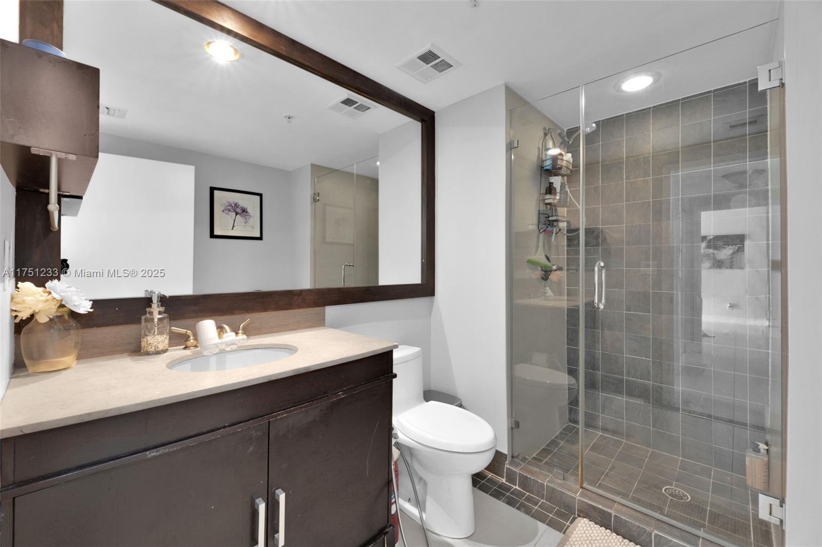 325 S Biscayne Blvd #1715, Miami FL 33131