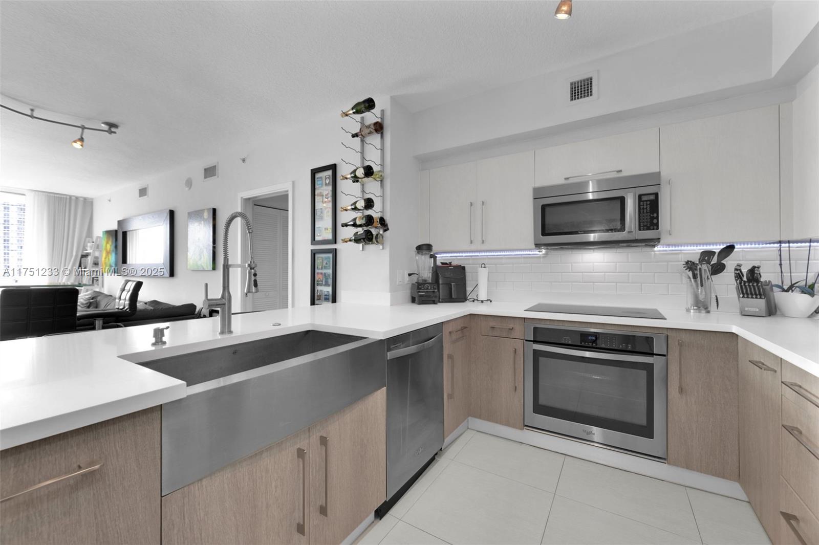 325 S Biscayne Blvd #1715, Miami FL 33131