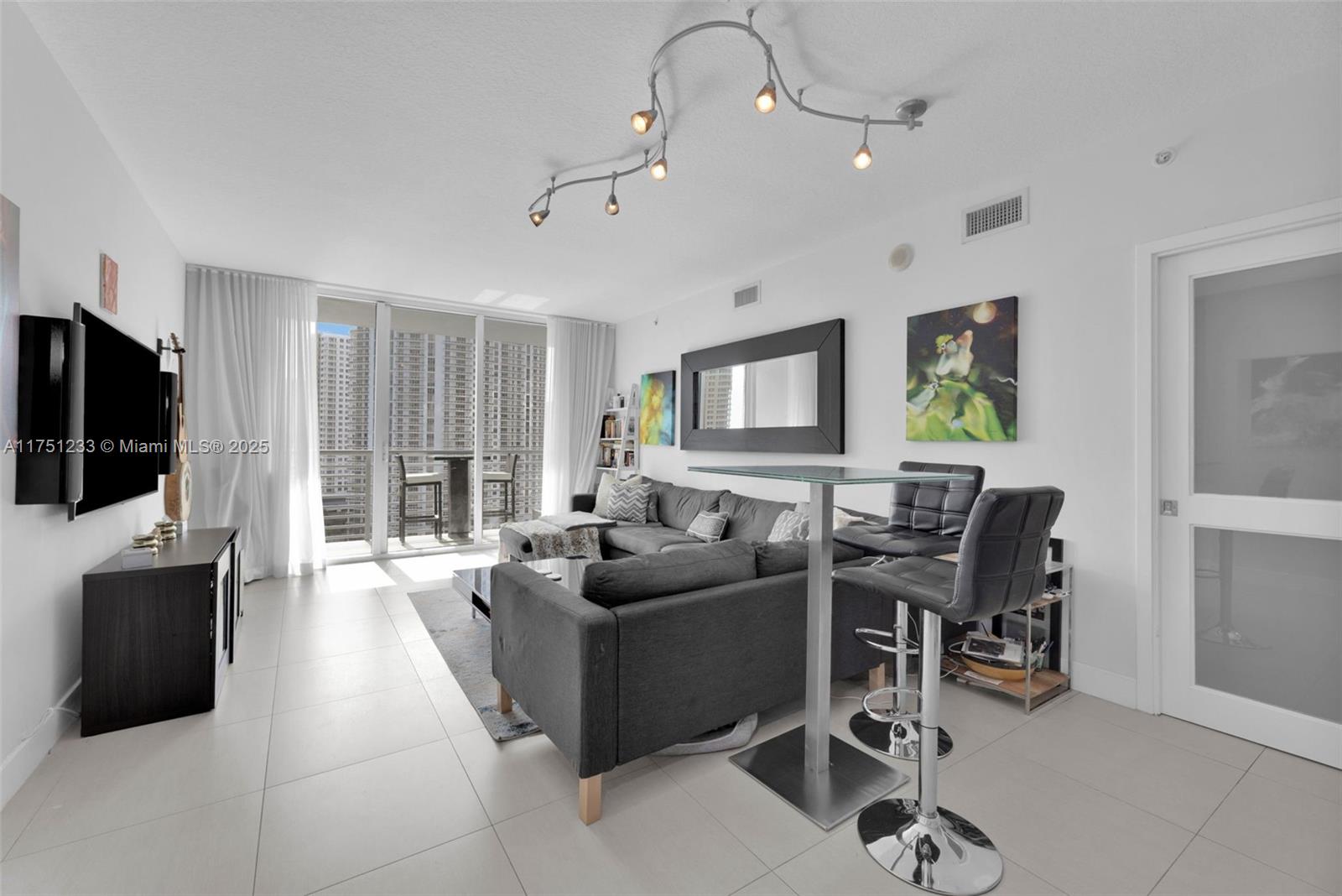 325 S Biscayne Blvd #1715, Miami FL 33131