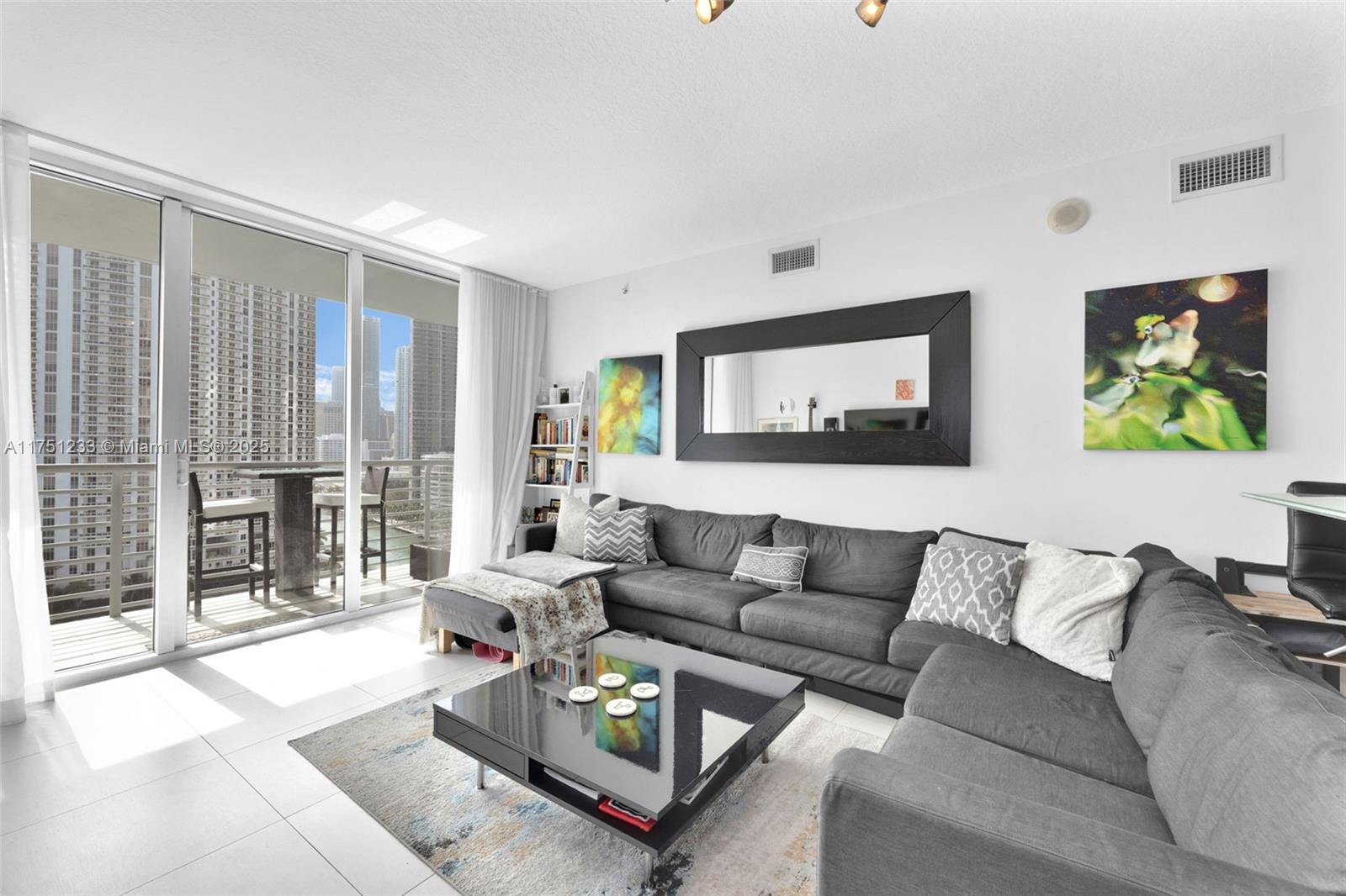 325 S Biscayne Blvd #1715, Miami FL 33131