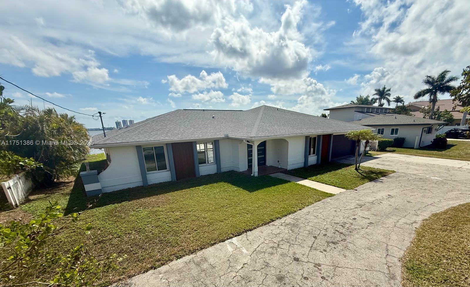 111 E North Shore Ave, Fort Myers, Florida image 2