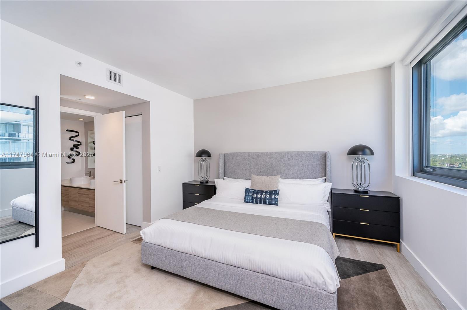 121 NE 34th St #1608, Miami FL 33137