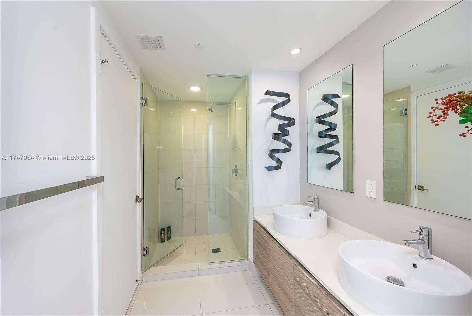 121 NE 34th St #1608, Miami FL 33137