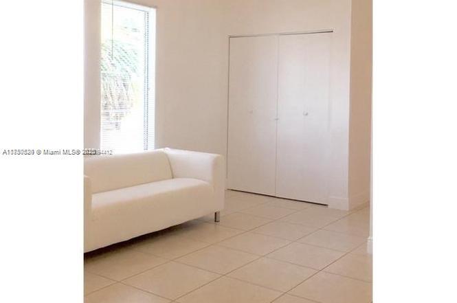 842 Meridan #3F, Miami Beach, Florida image 2