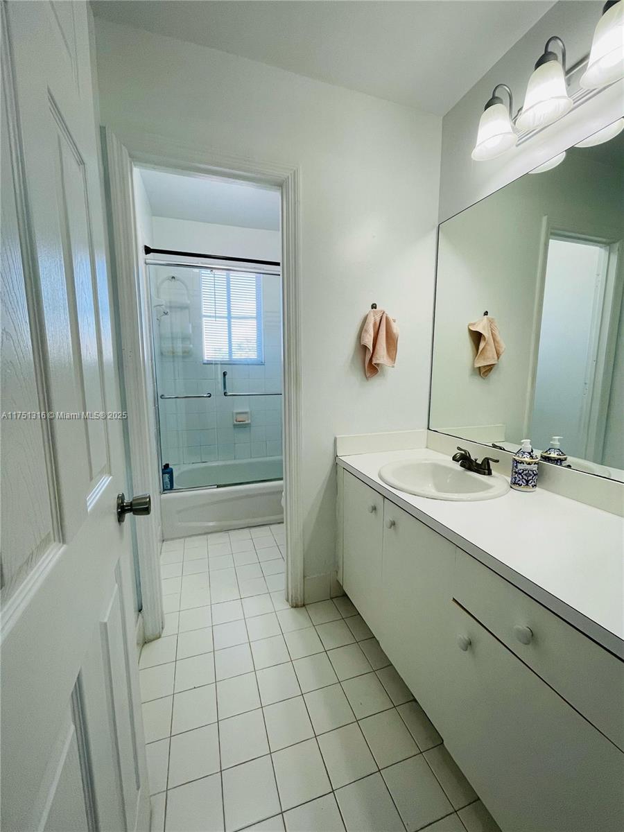 Listing Photo 12