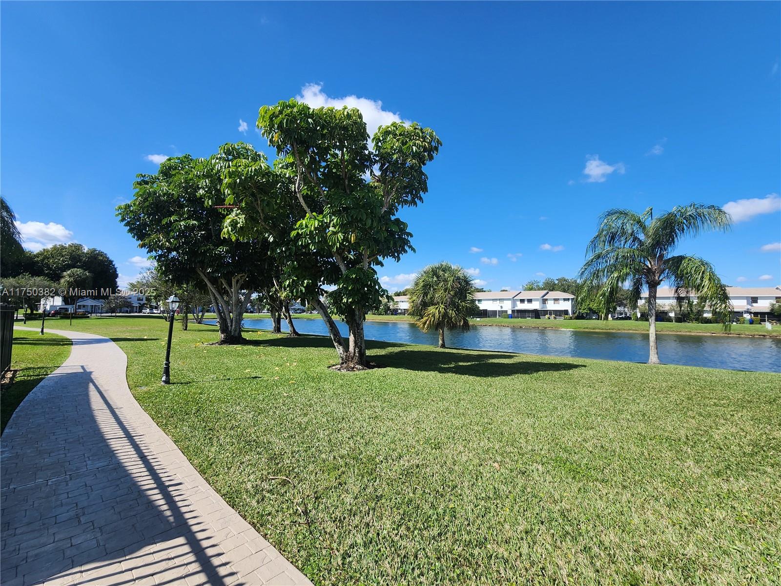 10577 NW 8th St, Pembroke Pines, Florida image 21