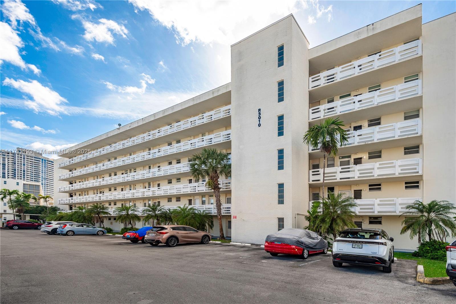 3010 Marcos Dr #R211, Aventura, Florida image 23