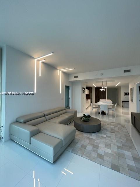 , Miami FL 33132