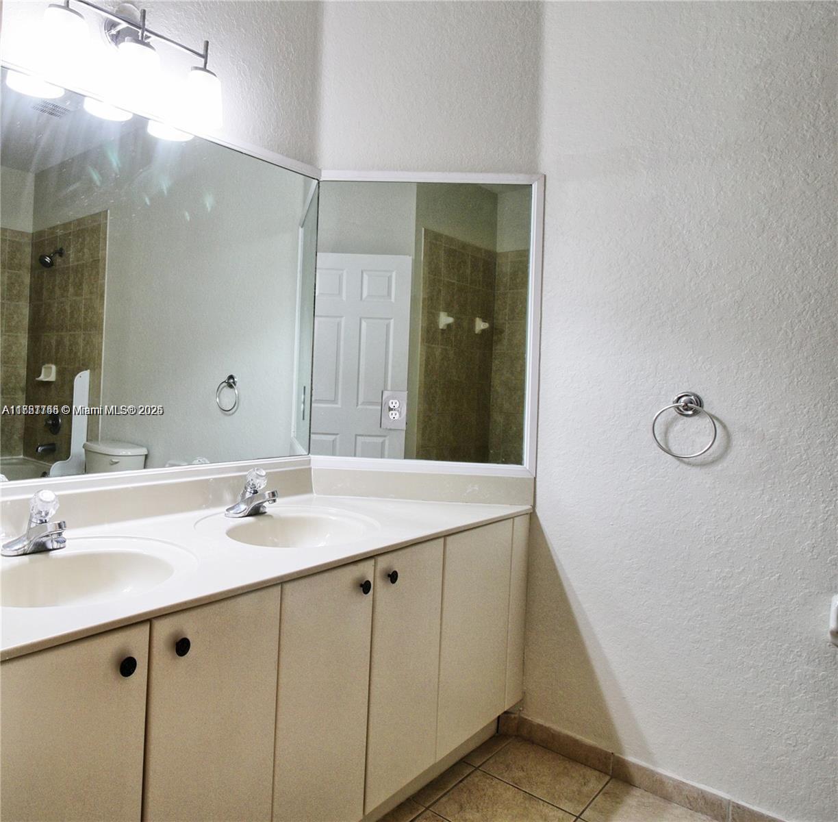 Residential, Doral, Florida image 10