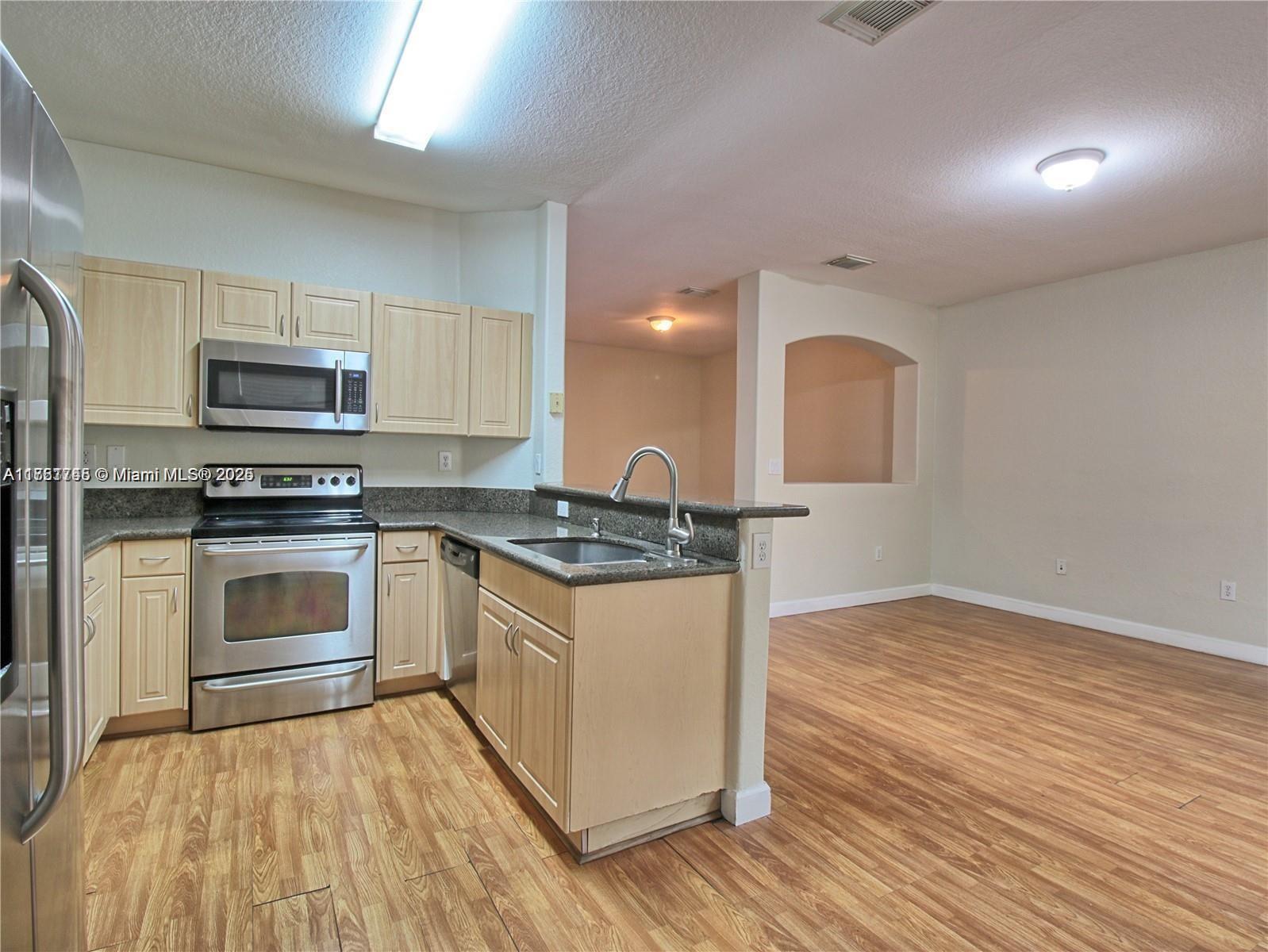 Residential, Doral, Florida image 7