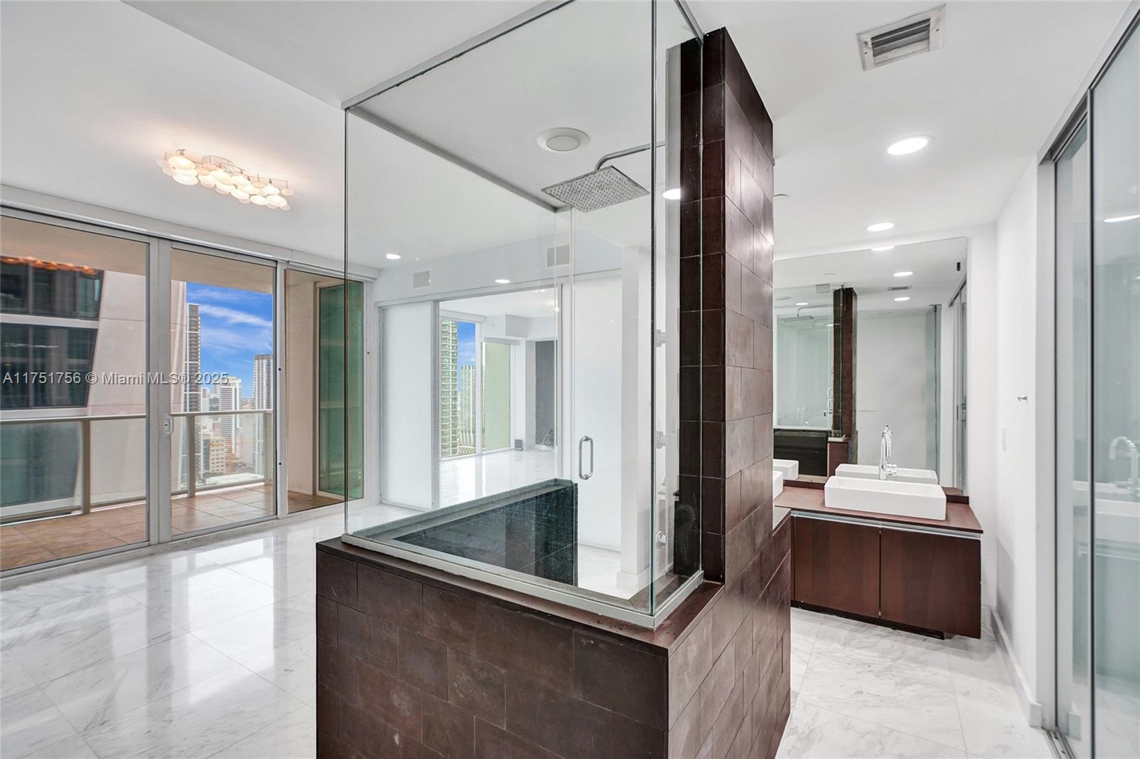 1040 Biscayne Blvd #3608, Miami FL 33132