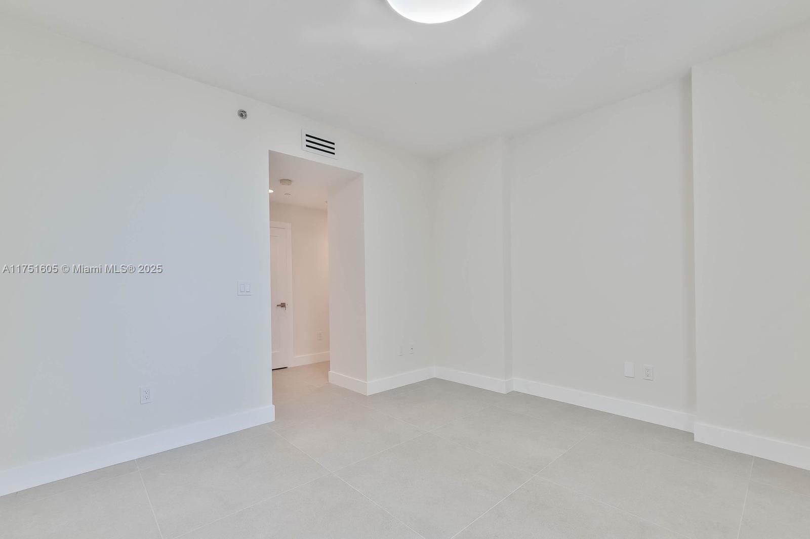 1050 Brickell Ave #3214, Miami FL 33131