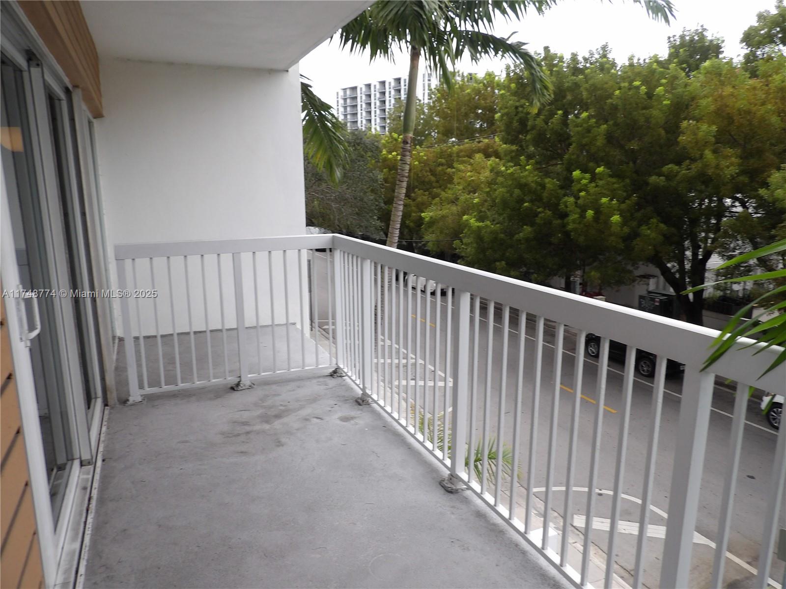 Listing Photo 9