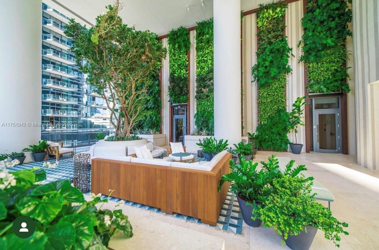 801 S Miami Ave #3804, Miami FL 33130