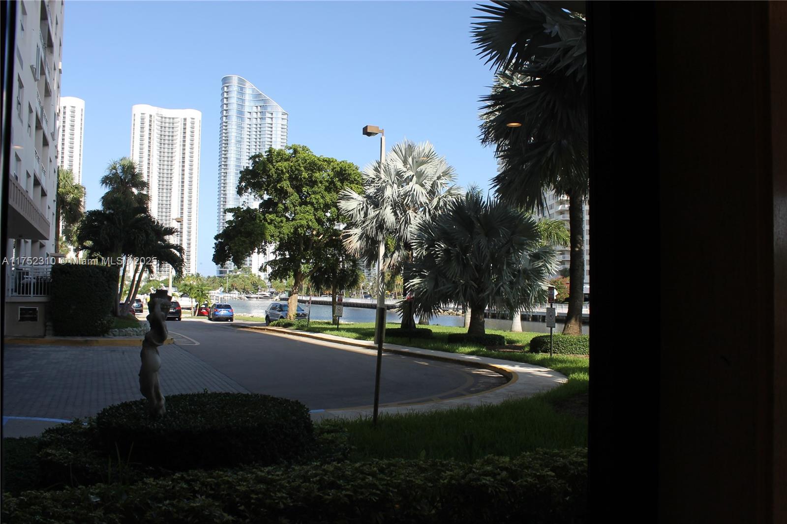 Listing Photo 11