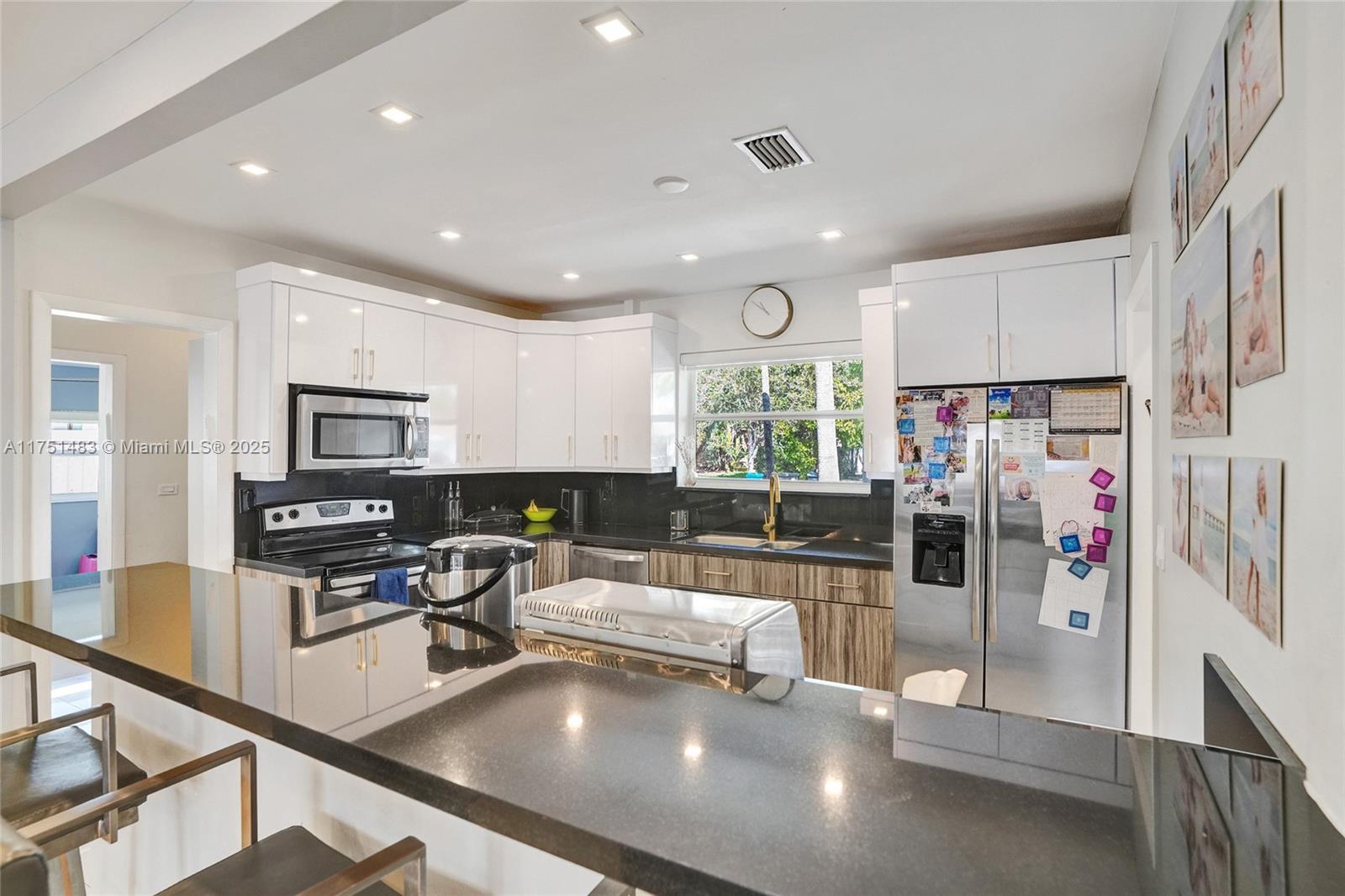 1052 NE 179th Ter, North Miami Beach, Florida image 23