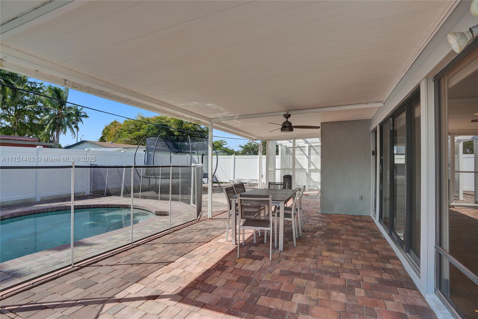 1052 NE 179th Ter, North Miami Beach, Florida image 29