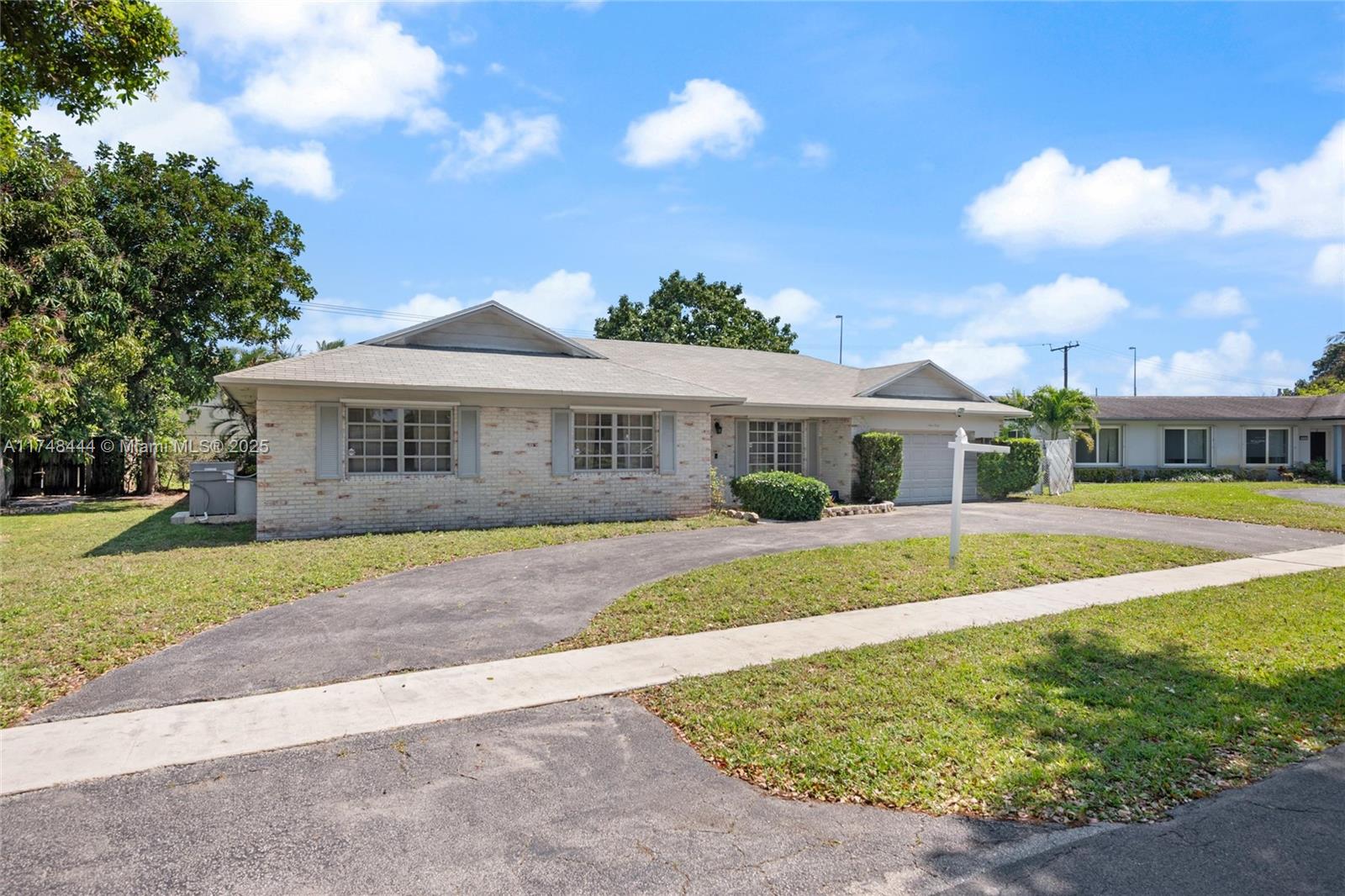 940 SW 52nd Ave, Plantation, Florida image 1