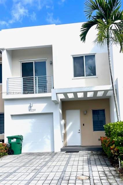 Residential, Doral, Florida image 1