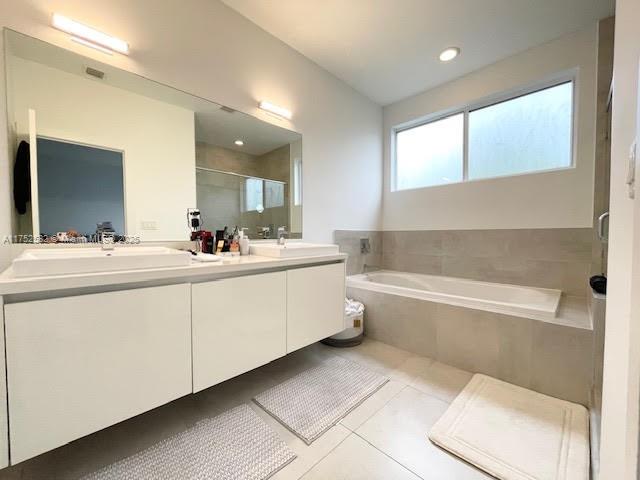 Residential, Doral, Florida image 24