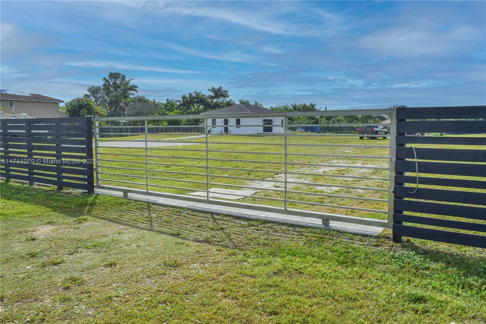 19620 SW 206 Street, Miami, Florida image 22