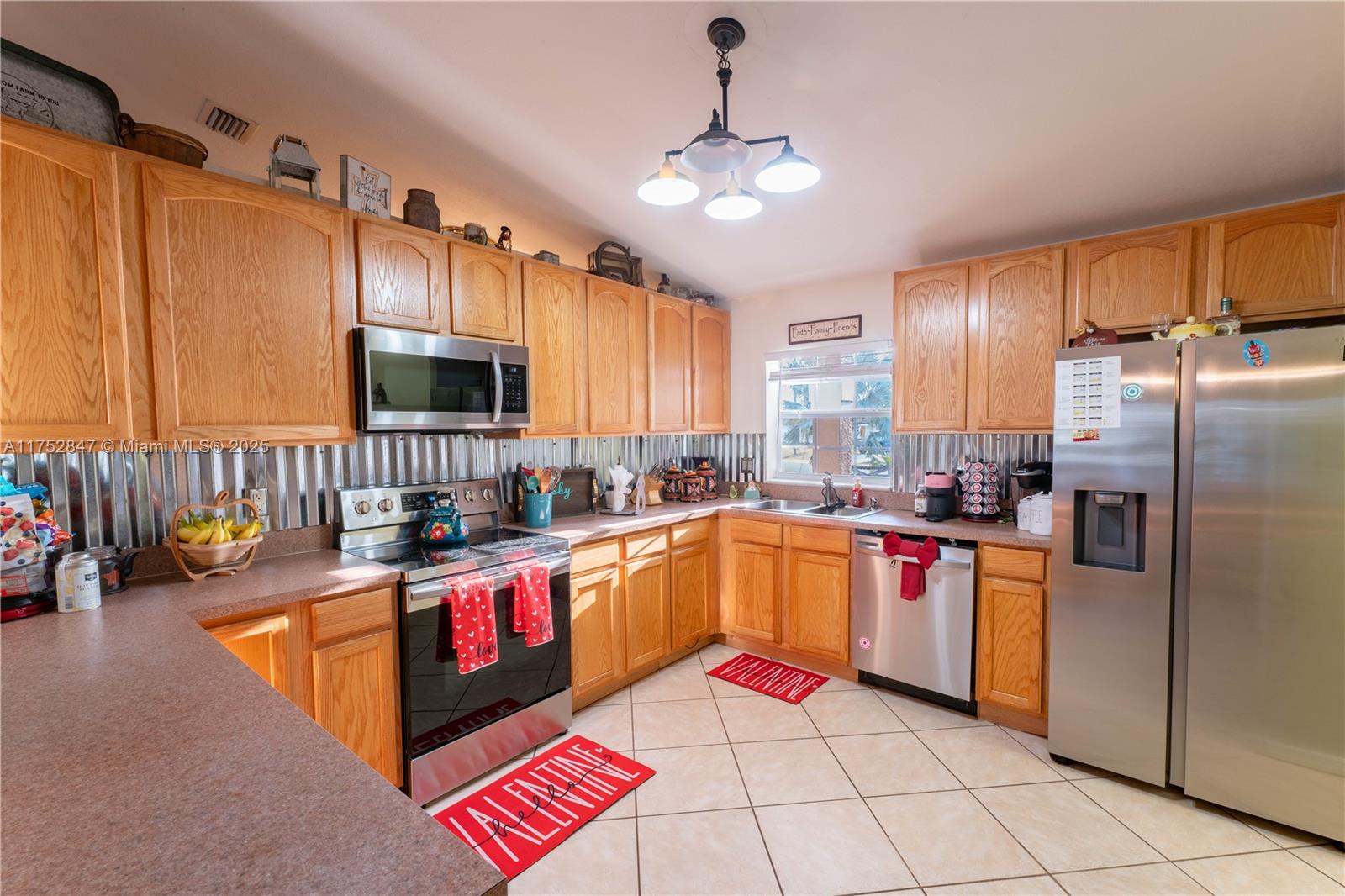 7049 Tide Cir, La Belle, Florida image 14