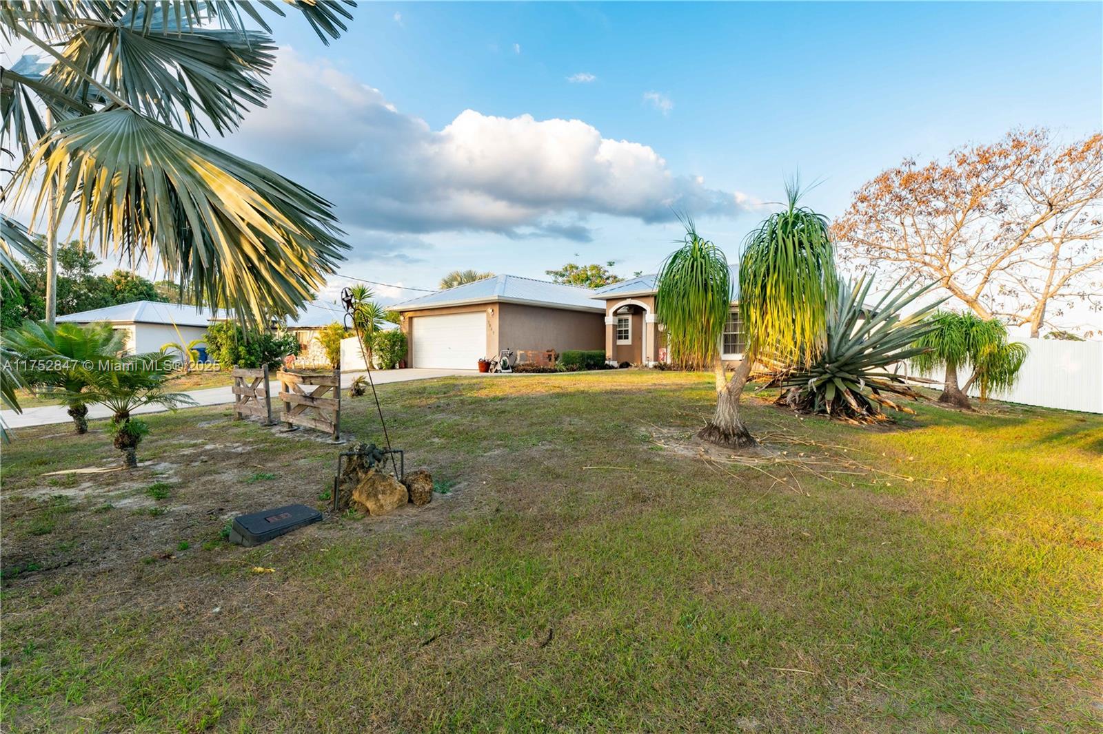 7049 Tide Cir, La Belle, Florida image 2