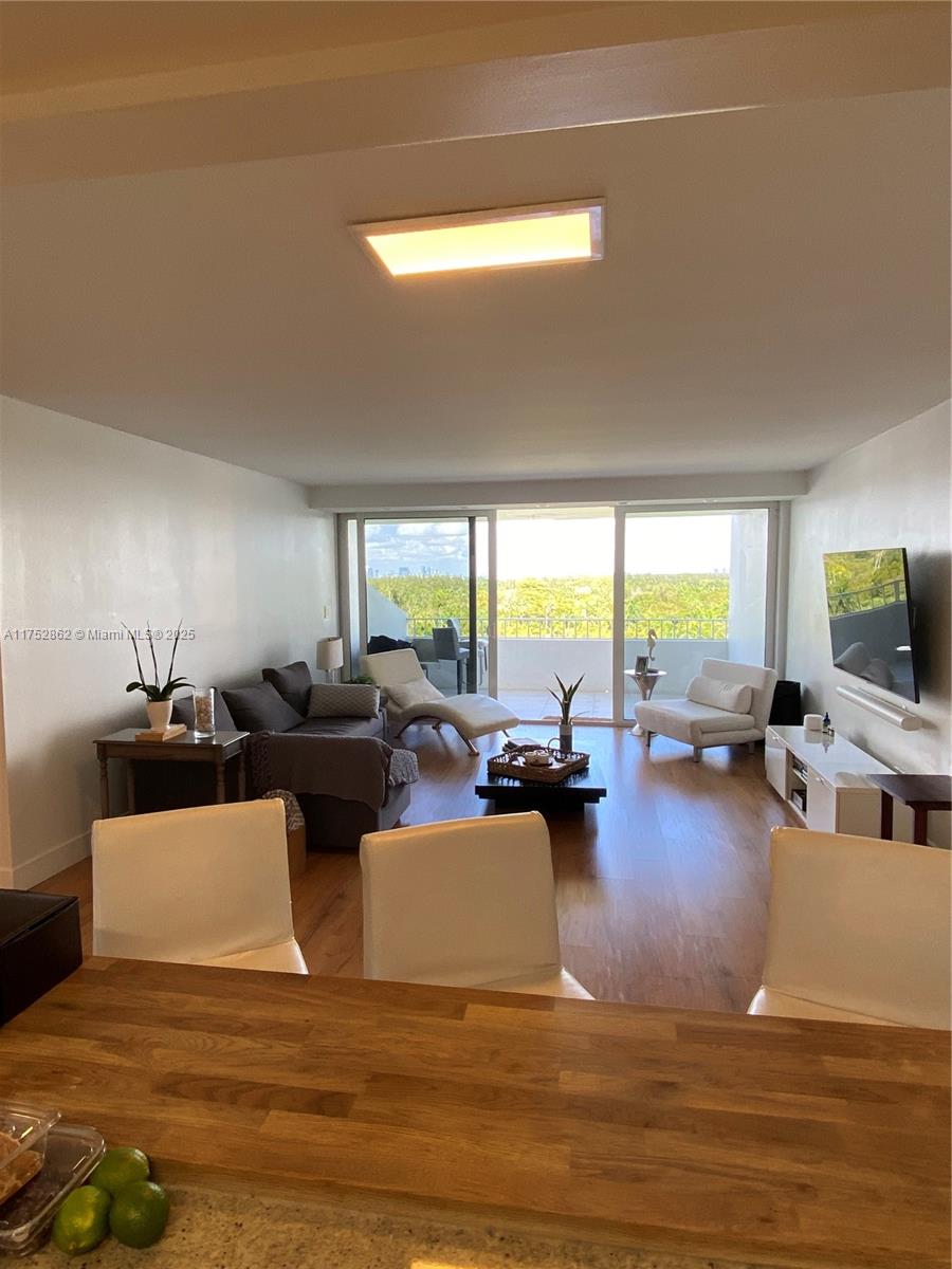 199 Ocean Lane Dr #812, Key Biscayne FL 33149
