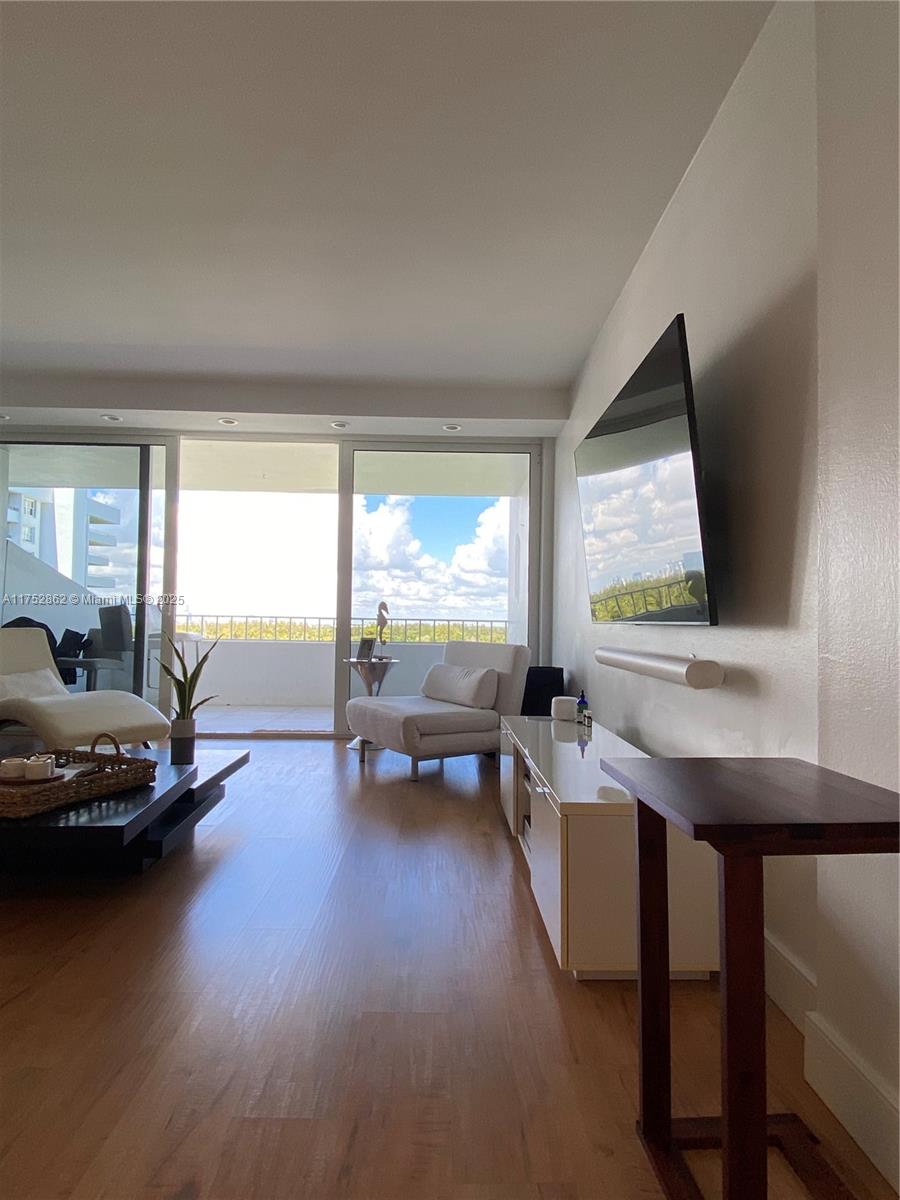 199 Ocean Lane Dr #812, Key Biscayne FL 33149
