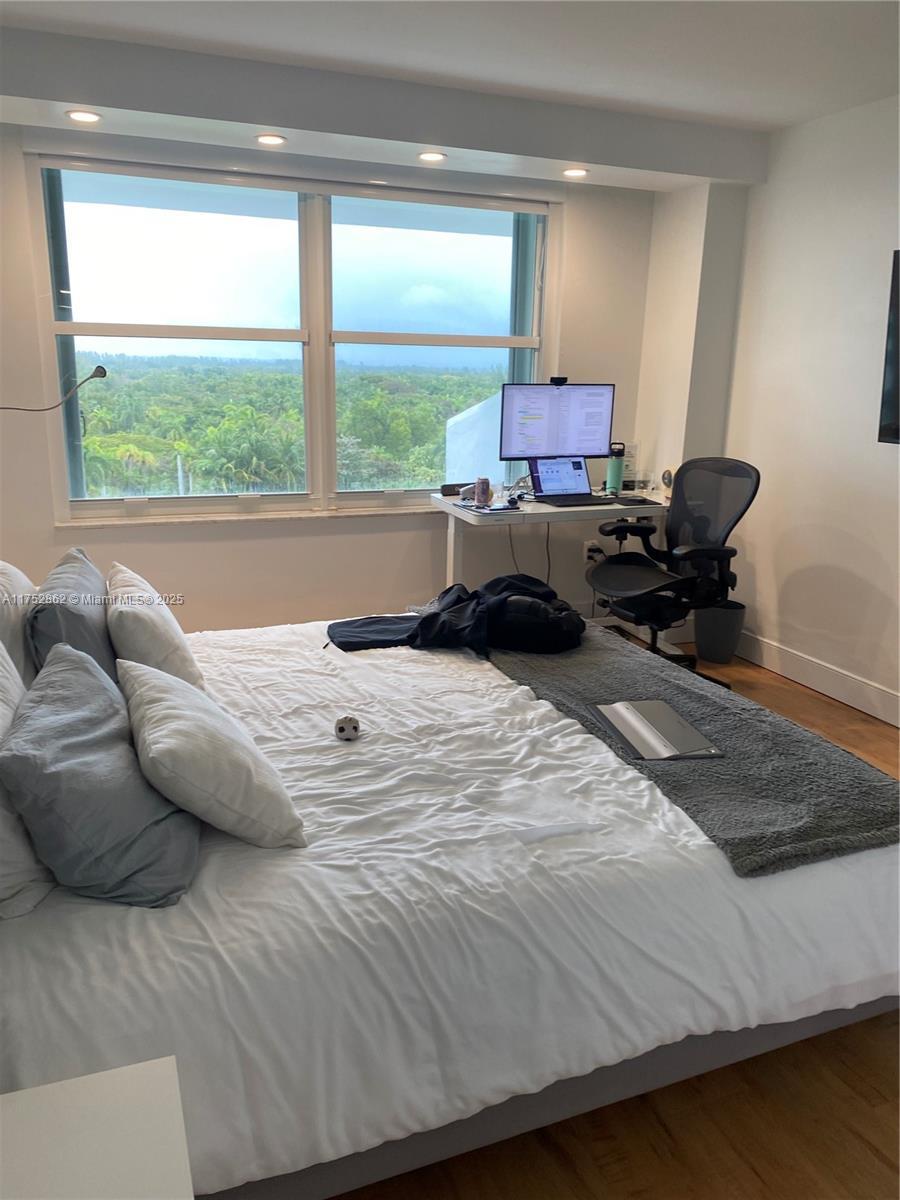199 Ocean Lane Dr #812, Key Biscayne FL 33149