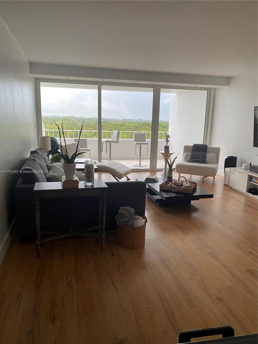 199 Ocean Lane Dr #812, Key Biscayne FL 33149