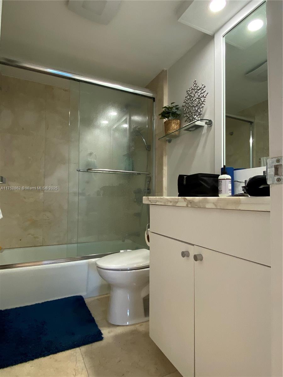 199 Ocean Lane Dr #812, Key Biscayne FL 33149