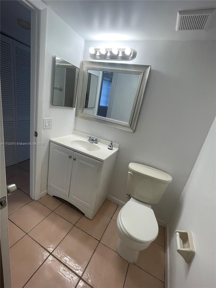 210 Lake Pointe Dr #203, Oakland Park, Florida image 25