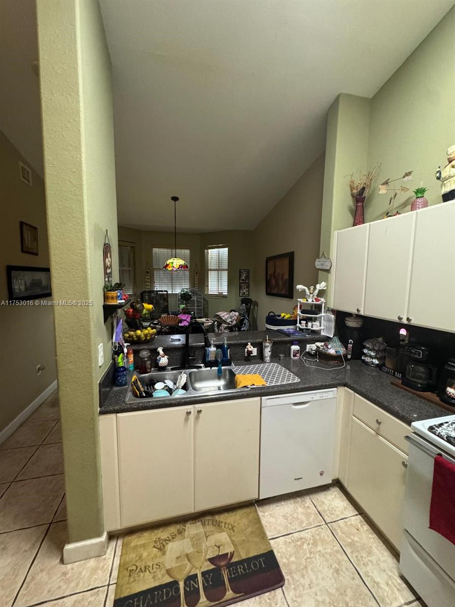 1692 SE 29th Ct #201, Homestead, Florida image 10