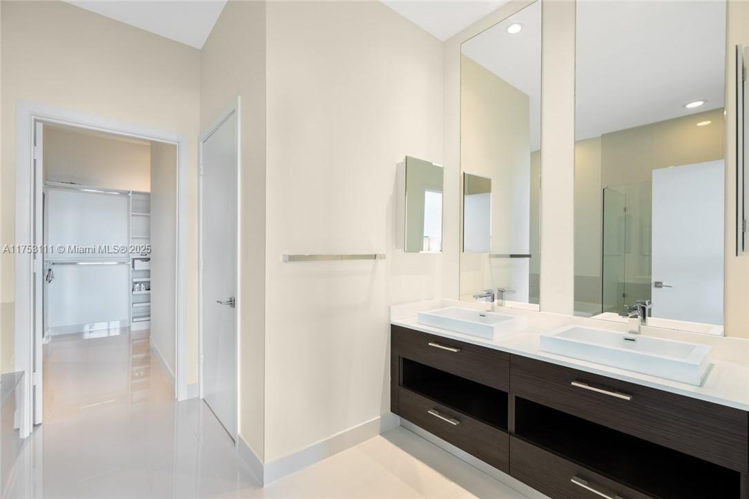 45 SW 9th St #4609, Miami FL 33130