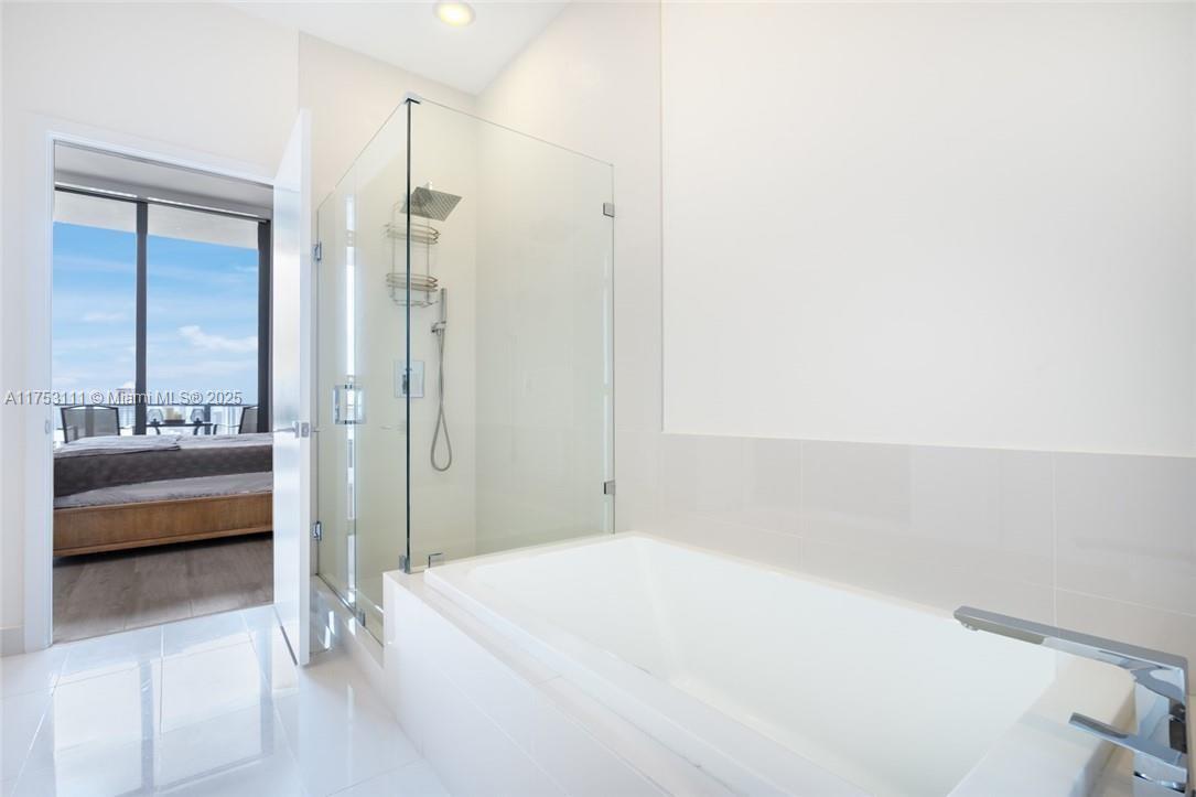 45 SW 9th St #4609, Miami FL 33130
