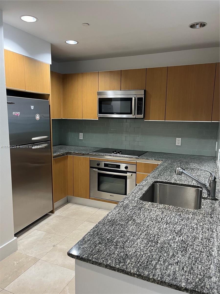 1050 BRICKELL AV #1406, Miami FL 33131