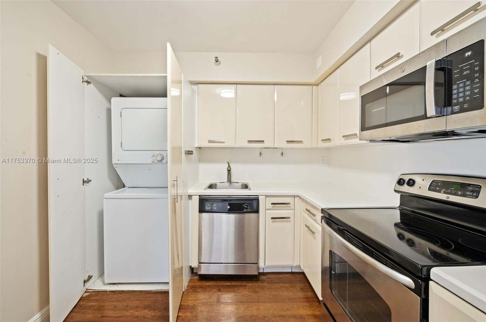 3530 Mystic Pointe Dr #1913, Aventura FL 33180