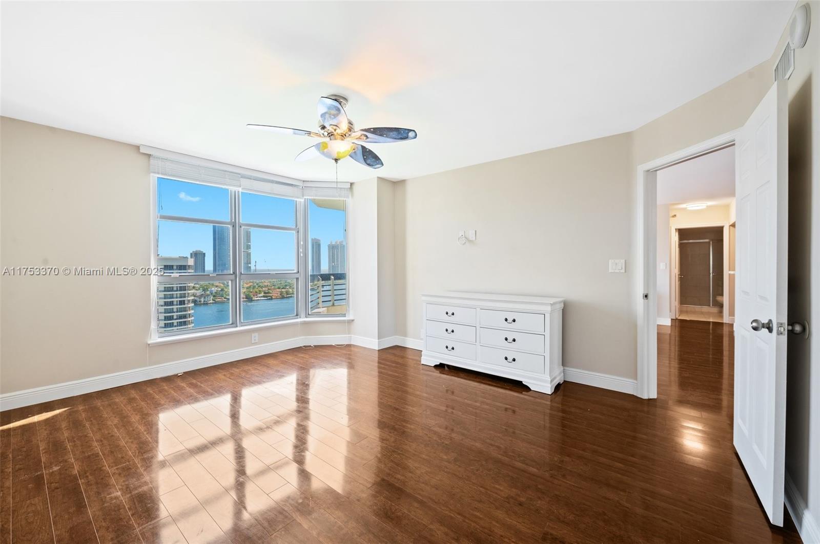 3530 Mystic Pointe Dr #1913, Aventura FL 33180