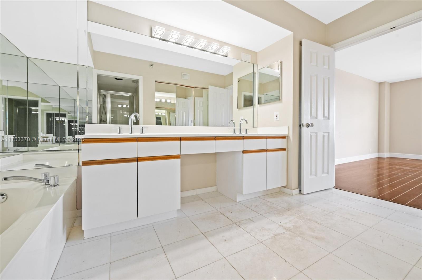 3530 Mystic Pointe Dr #1913, Aventura FL 33180