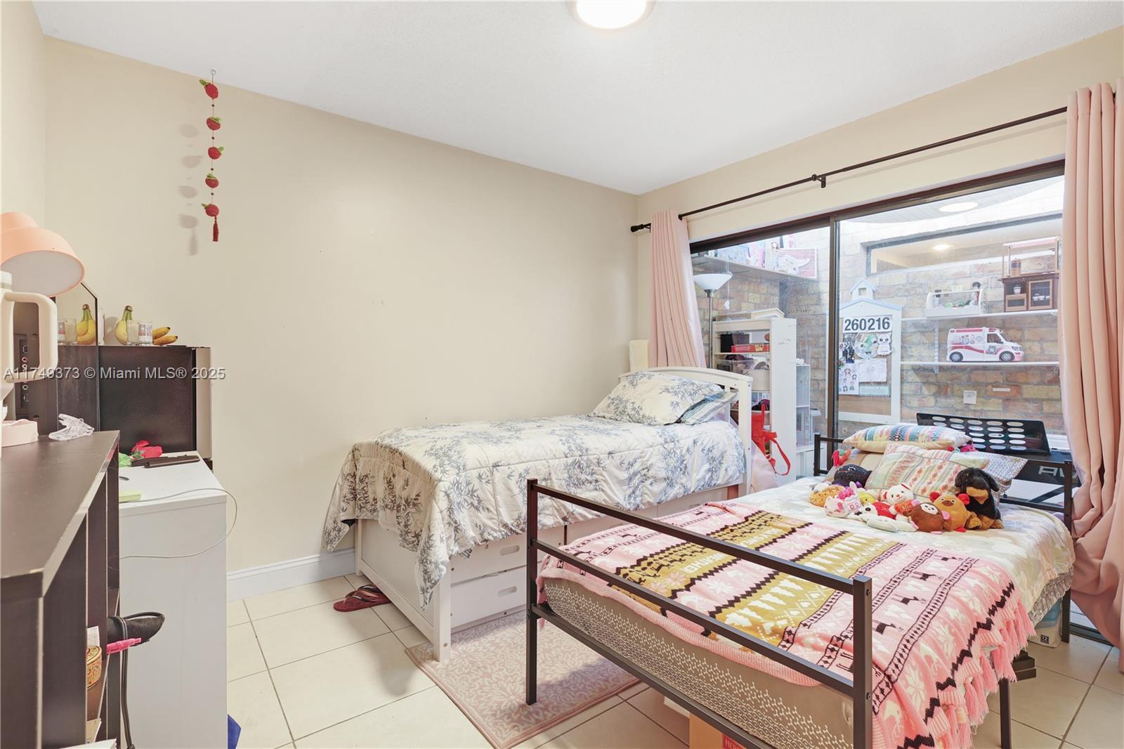 Listing Photo 12