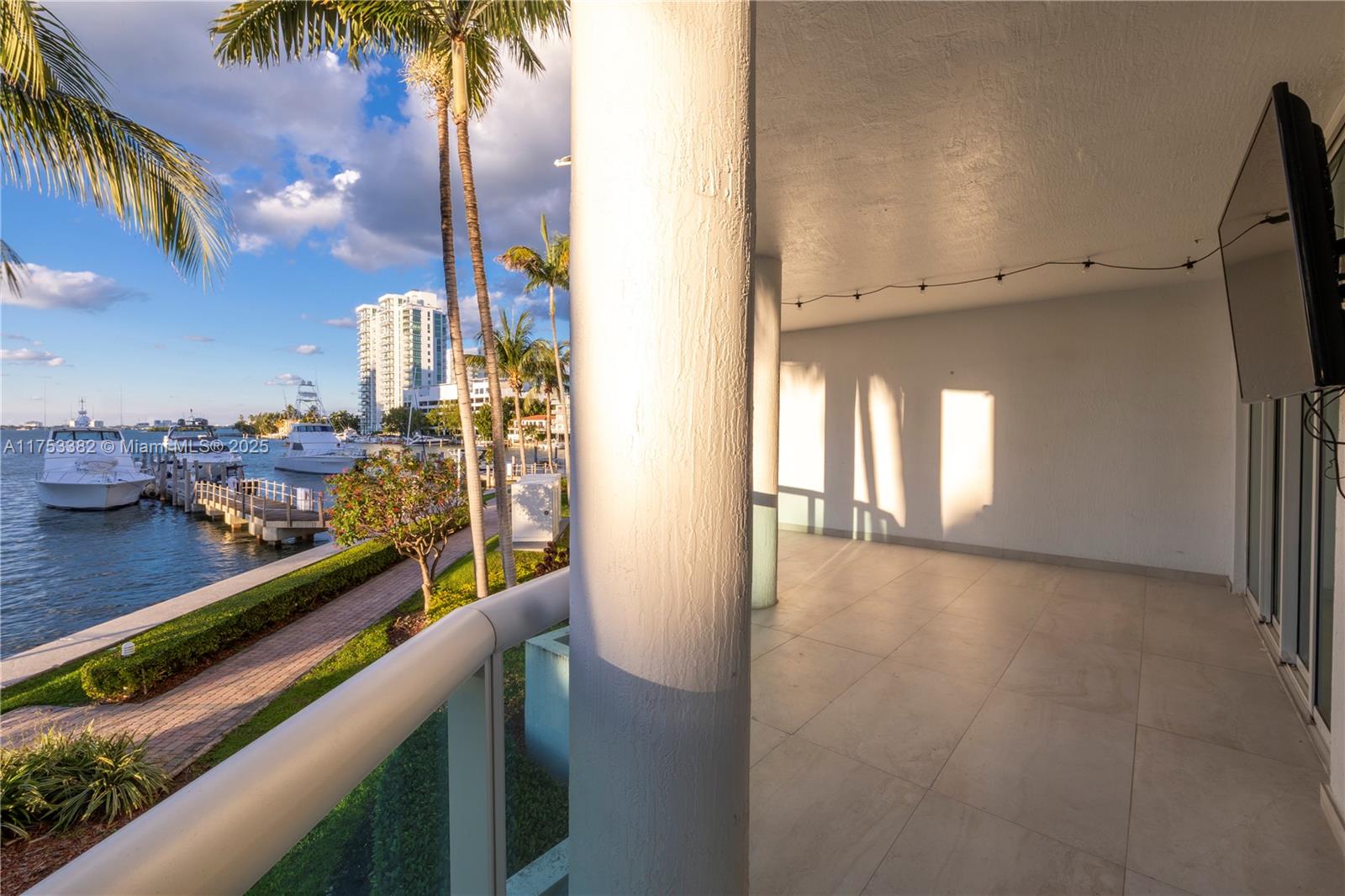 7914 Harbor Island Dr #104, North Bay Village FL 33141