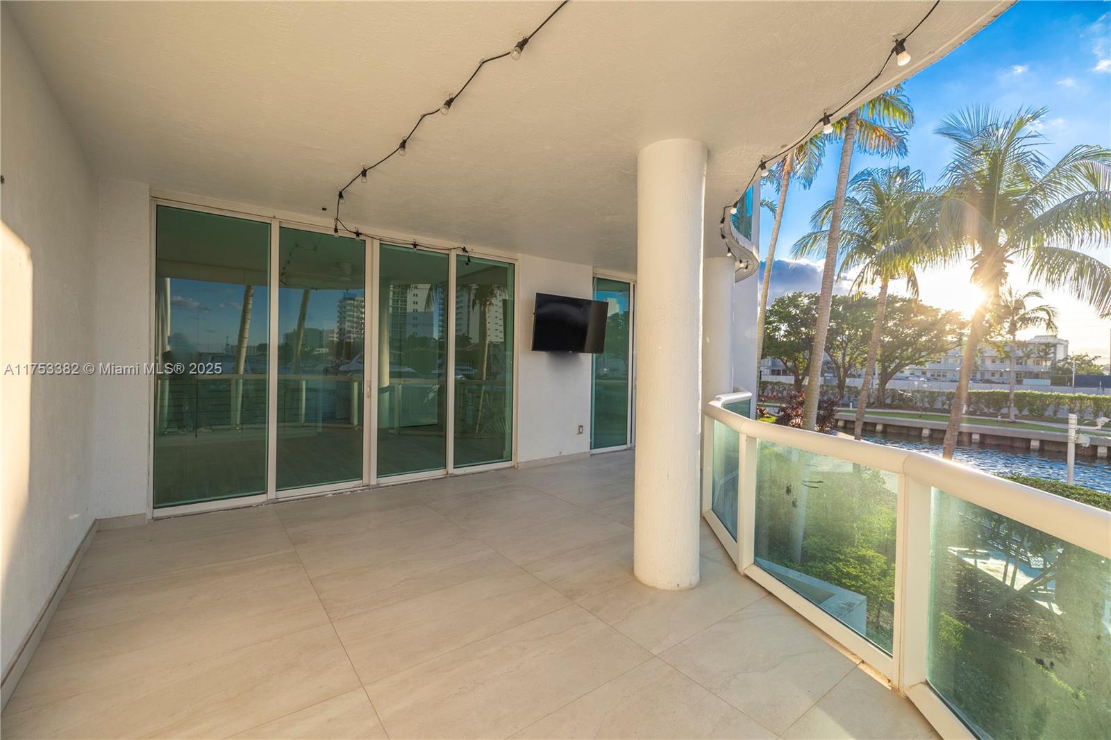 7914 Harbor Island Dr #104, North Bay Village FL 33141