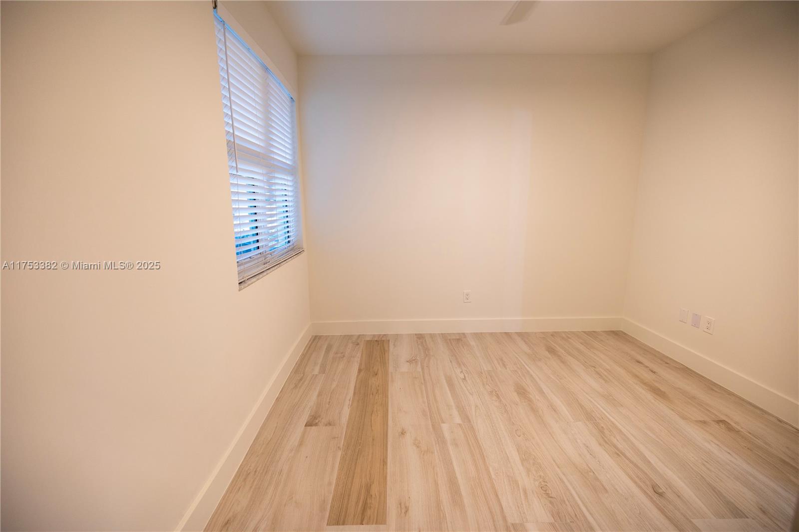 7914 Harbor Island Dr #104, North Bay Village FL 33141