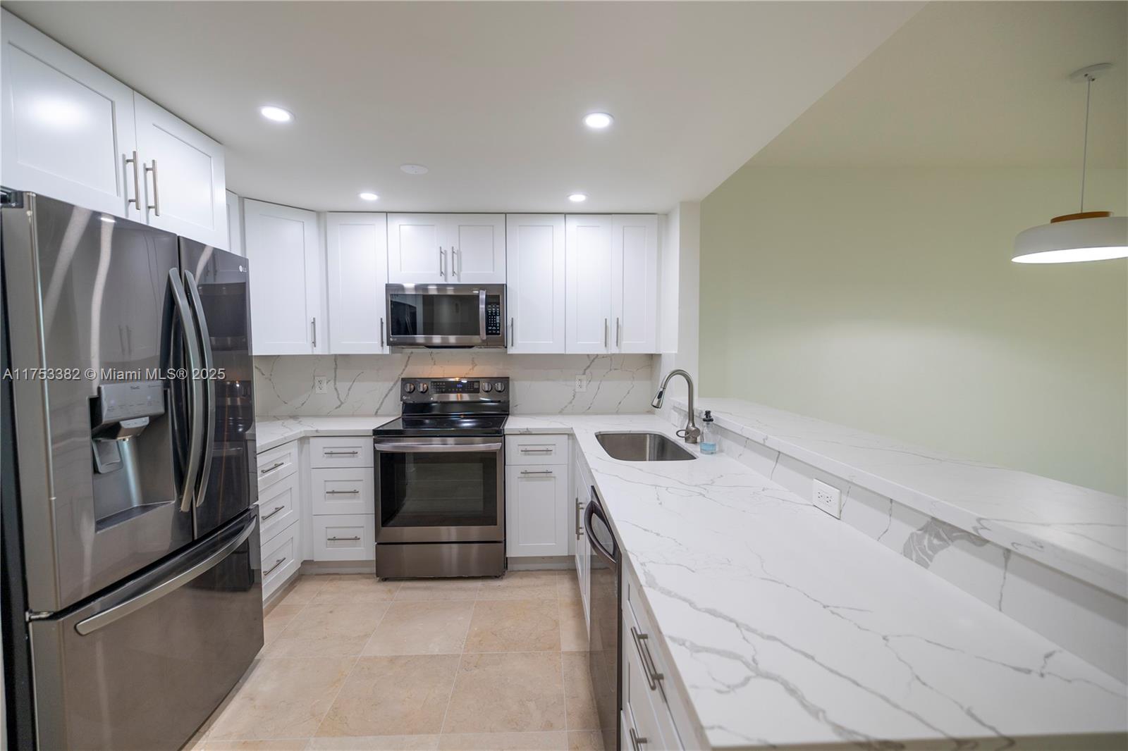 7914 Harbor Island Dr #104, North Bay Village FL 33141