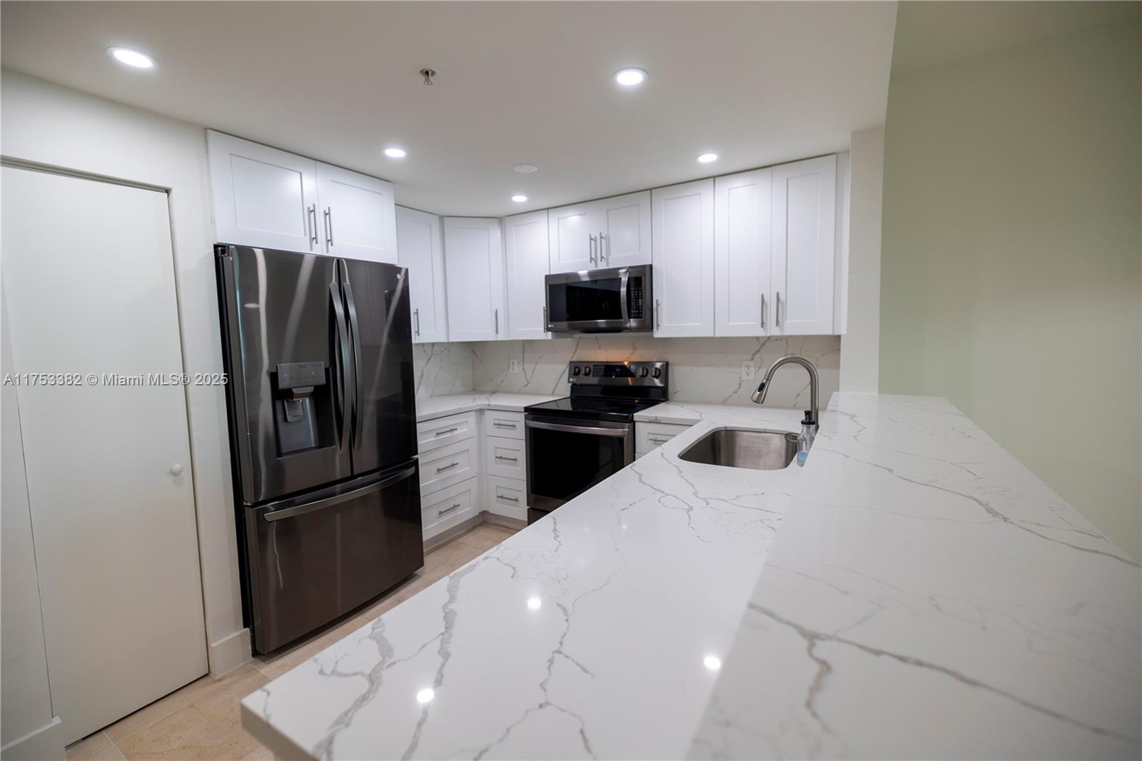 7914 Harbor Island Dr #104, North Bay Village FL 33141
